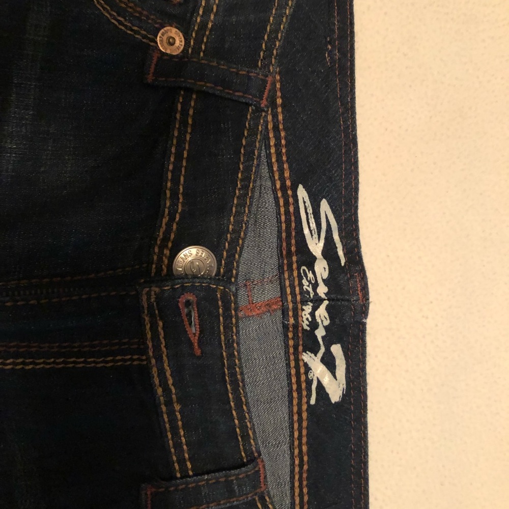 Silver jeans Women’s size 16WP boot cut!  Like new worn once!